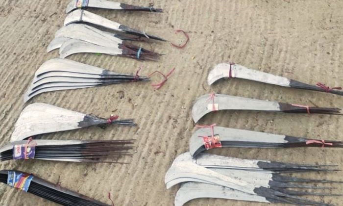 কাপ্তাইয়ে যাত্রীবাহী বাস থেকে ৫০০ দা-চাপাতি উদ্ধার, ইউপিডিএফের সহিংসতার পরিকল্পনা ভেস্তে দিলো বিজিবি